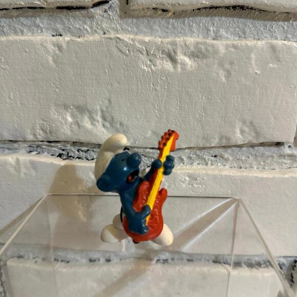 1977 Vintage Smurfs Guitar Player Smurf Figure Schleich Peyo Hong Kong 2" PVC - Picture 1 of 2